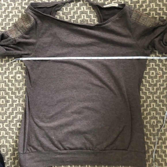 Cosy sweater with tweed shoulder patches - Picture 7 of 10